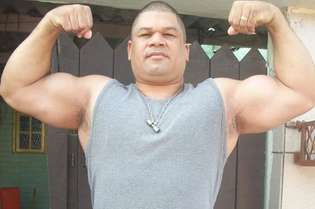 Ricardo Xavier de Souza, 41, o Gigante, tem 1,85 de altura e 127 quilos e já levantou 150 kg