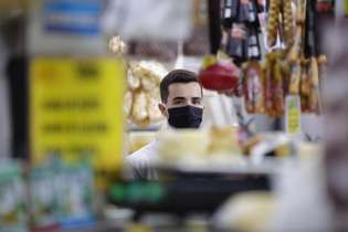 No Mercado Central comerciantes já fazem o uso das máscaras