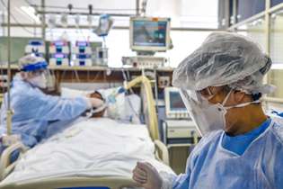 Paciente sob tratamento intensivo no Hospital das Clínicas de Porto Alegre