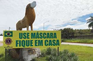 Prefeito Rogério César Avelar determinou que todos os moradores usem máscaras ao sair de casa