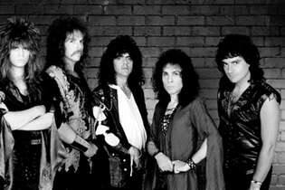 Dio (o segundo, da direita para a esquerda):  "Foi um grande vocalista de metal com alma, ele podia cantar qualquer coisa", sustenta Carmine