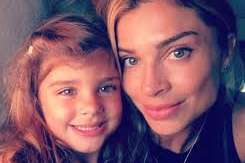 Grazi e a fofíssima Sofia, em foto postada pela atriz no Dia das Mães, em seu Instagram