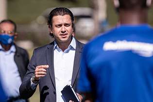 Novo presidente do Cruzeiro esteve na Toca da Raposa na manhã desta sexta