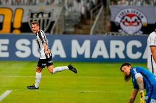 Corinthians fez 2 a 0 no Mineirão, mas o Galo virou para 3 a 2 com dois de Hyoran