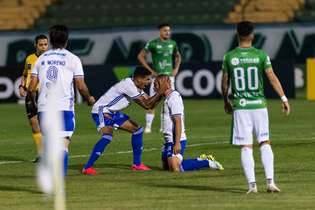 Régis fez um gol na vitória do Cruzeiro sobre o Guarani por 3 a 2, na última terça-feira