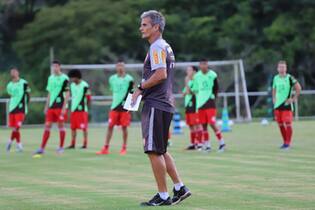 Técnico Eugênio Souza aprovou atuação do time no primeiro jogo da decisão