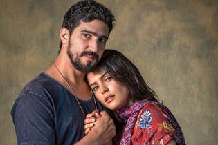 "Órfãos da Terra" contou a história do casal Jamil (Renato Góes) e Laila (Julia Dalavia), dois refugiados sírios que reconstruíram sua vida no Brasil