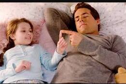 Ryan Reynolds e Abigail Breslin são pai e filha no filme "Três Vezes Amor", atração desta quarta (16) na Sessão da Tarde, na Globo