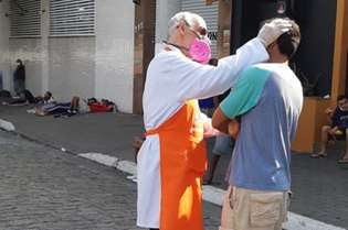 Padre Julio Lancellotti tem trabalho com moradores de rua