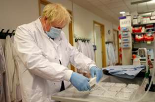 Primeiro-ministro da Grã-Bretanha, Boris Johnson visita o Instituto Jenner em Oxford, responsável pela pesquisa da vacina do covid-19