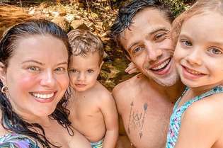Rafael Cardoso, a esposa Mariana Bridi e os dois filhos estão com coronavírus