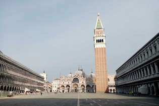 Bienal de Veneza relembra seus tempos de fascismo em ano de estátuas derrubadas