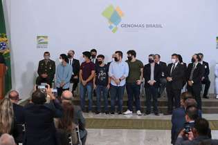 O programa foi lançado em cerimônia no Palácio do Planalto com o presidente Jair Bolsonaro e o ministro da Saúde, Eduardo Pazuello