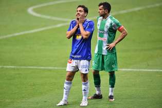 Cruzeiro, de Maurício (foto), segue sem vencer há quatro jogos, foram duas derrotas e dois empates na B
