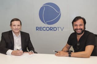 Roberto Cabrini assina contrato com a Record TV