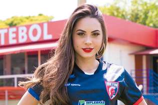 A modelo Paula Nicolly é uma das candidatas à musa do Betim Futebol Clube.