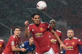 Na estreia de Cavani, o Manchester United ficou no empate sem gols contra Old Trafford