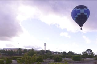 Sobrevoo de balão sobre as dependências do Serra Park