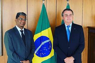 Bolsonaro recebeu embaixador indiano nesta segunda-feira