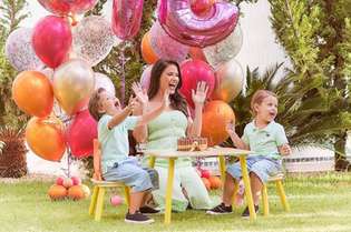 Andressa Suita celebra seu aniversário com os dois filhos