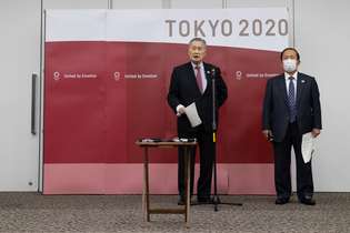 Yoshiro Moru, presidente do Comitê Organizador (à esquerda), e Toshiro Muto, CEO do Comitê Organizador dos Jogos de Tóquio