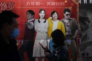 Nas ruas das cidades chinesas, os cartazes do filme sensação estão espalhados