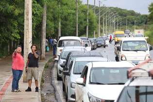 Greve dos caminhoneiros resulta em longas filas em corrida por gasolina em Belo Horizonte