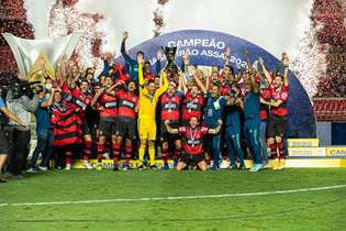 O Flamengo levou o título de campeão brasileiro de 2020