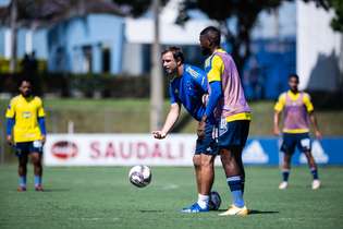 Felipe Conceição espera Cruzeiro com mais intensidade em retorno aos gramados