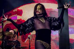 Johnny Hooker no palco do Baile Perfumado, no Recife, em abril de 2016: noite especial