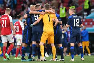 Finlândia venceu o clássico escandinavo na sua primeira participação na história da Eurocopa
