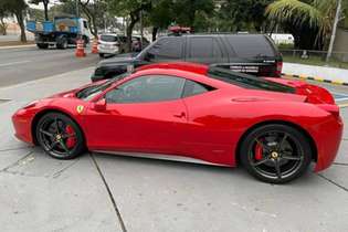 Ferrari F458 Itália 2012, avaliada em mais de R$ 1 milhão, está entre os bens apreendidos
