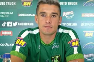 O volante Juninho Valoura é dúvida ainda para o duelo contra o Palmeiras