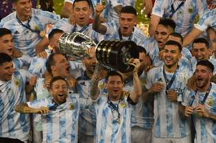 Messi, enfim, levanta seu primeiro troféu pela seleção argentina