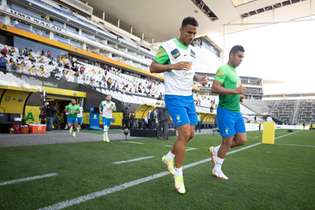 Jogadores do Brasil retomaram os treinamentos após a suspensão do jogo