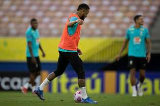 Neymar não jogou contra a Venezuela por estar suspenso; contra a Colômbia atuou mal