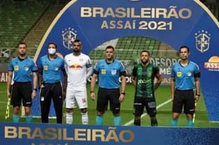 O América enfrenta o Bragantino no Estádio Nabi Abi Chedid, em Bragança Paulista (SP)