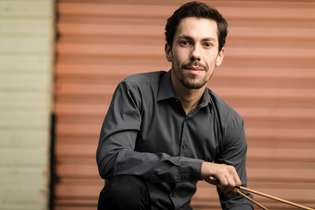 Rafael Alberto, principal percussionista da orquestra, interpreta  “Bird Rhythmics”