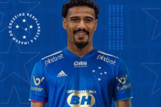 O lateral-direiro Gabriel Dias fecha com o Cruzeiro