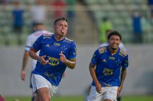 Edu fez o terceiro gol do Cruzeiro no Independência