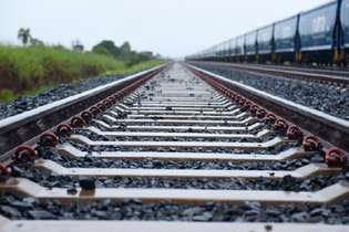 Vigia de ferrovia denuncia roubo de 250 metros de barras de trilhos em MG