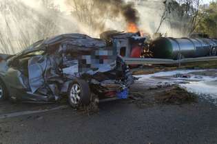 Na foto, colisão entre ao menos seis veículos deixou duas pessoas mortas na BR-050, em Araguari (MG)