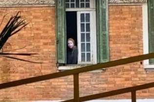 A Mulher da Casa Abandonada: PC entra em imóvel e encontra Margarida Bonetti