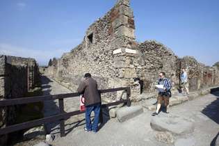 As ruínas em Pompeia, cidade destruída há quase 2.000 anos