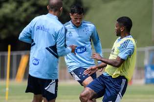 Edu e Wesley Gasolina devem ser titulares do Cruzeiro diante da Ponte Preta, em Campinas