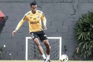 Madson fica de fora do time do Santos contra o Atlético