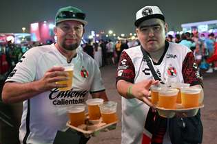 Torcedores garantem cerveja em Fun Festival no Catar