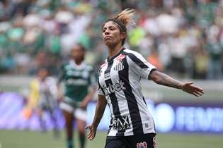 Cristiane, jogadora do Santos, teve atuações marcantes pela Seleção Brasileira