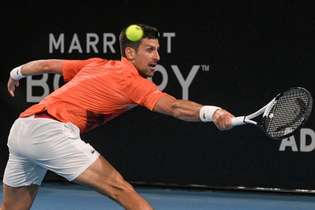Djokovic rebate Shapovalov nas quartas de final do ATP 250 de Adelaide