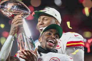 Jogadores do Chiefs comemoram a conquista de mais um Super Bowl